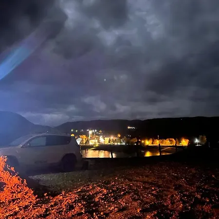 Auto Grubesa Campingplatz Scit