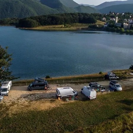 Camping Auto Grubesa