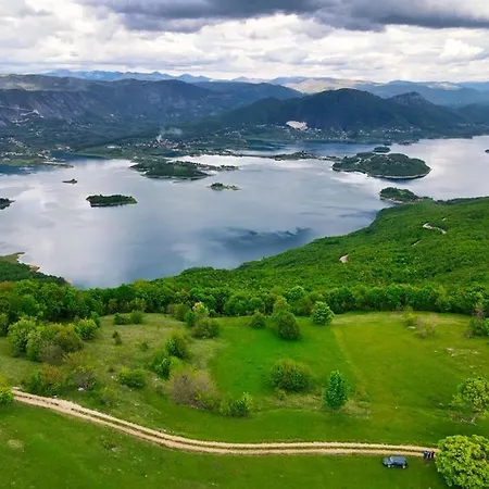 Camping Auto Grubesa *