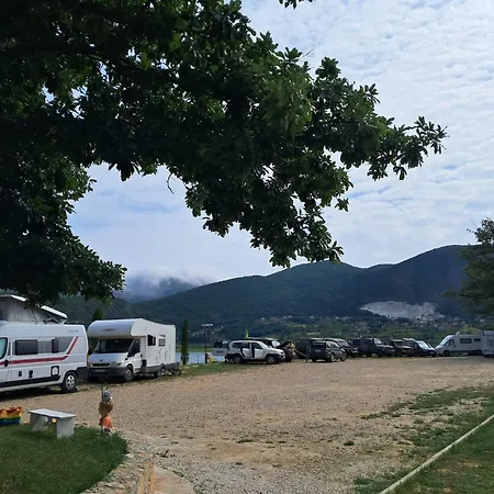 Camping Auto Grubesa