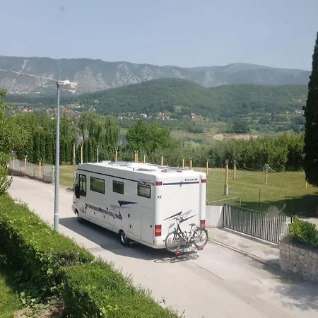 Auto Grubesa Camping