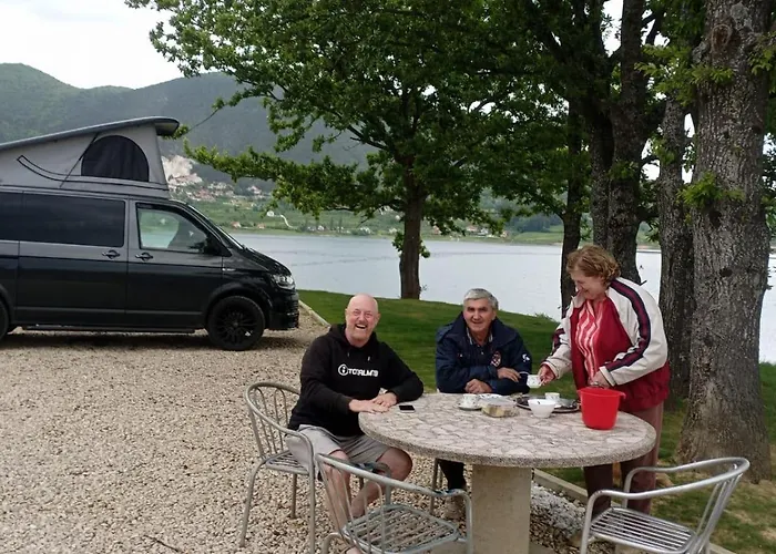 Auto Grubesa Kemping Scit