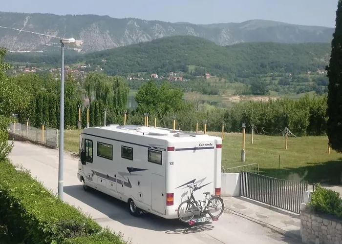 Auto Grubesa 캠프장